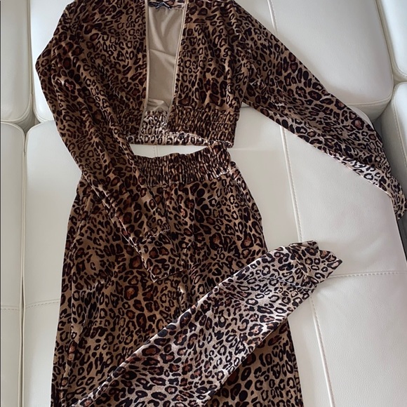 Velour track suit - Picture 1 of 3